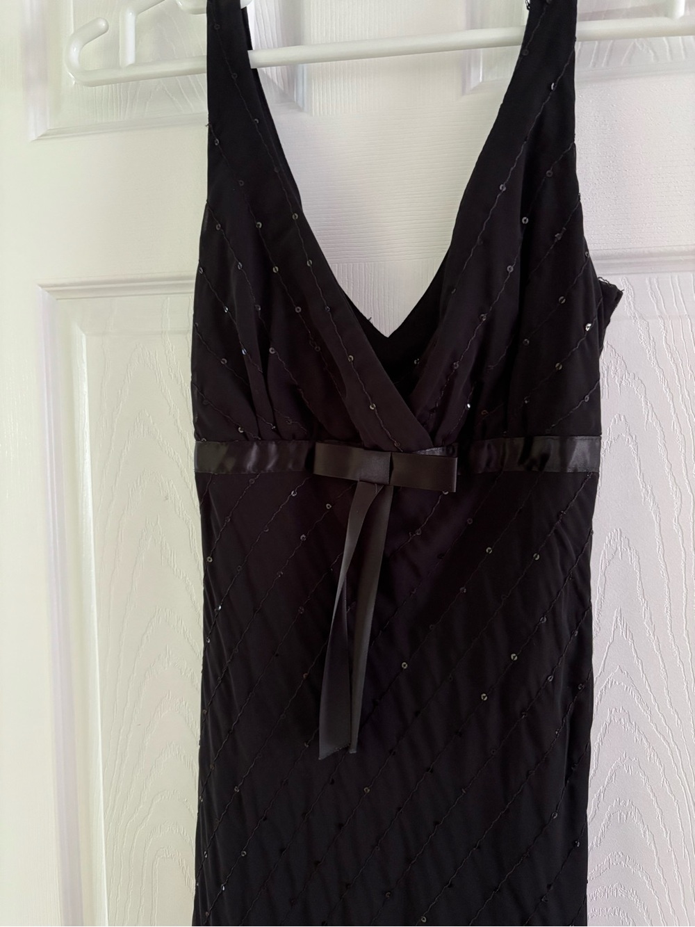 Black Sleeveless V-Neck Dress with Ribbon Waist